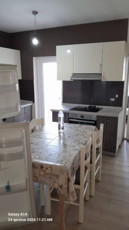 Tirane, jepet me qera apartament 2+1 Kati 7, 100 m² 480 € (Intesa San Paolo ne Laprak)