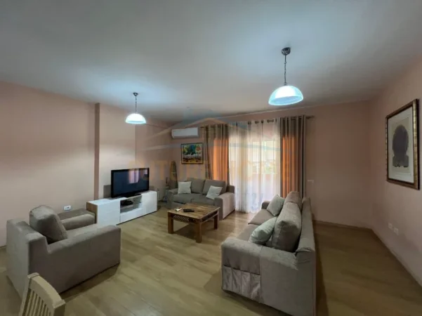 Tirane, jepet me qera apartament 2+1+Ballkon Kati 3, 109 m² 650 € (Zogu i Zi)