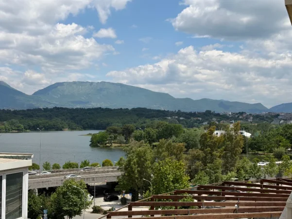 Tirane, jepet me qera apartament 2+1+Ballkon Kati 4, 800 € 