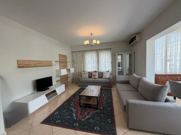 Tirane, jepet me qera apartament 2+1+Ballkon Kati 4, 800 € 
