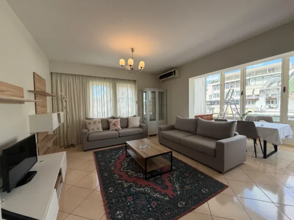 Tirane, jepet me qera apartament 2+1+Ballkon Kati 4, 800 € 