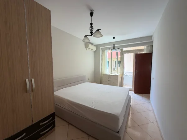 Tirane, jepet me qera apartament 2+1+Ballkon Kati 4, 800 € 