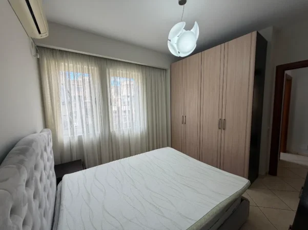 Tirane, jepet me qera apartament 2+1+Ballkon Kati 4, 800 € 