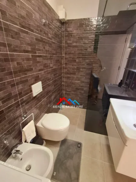 Tirane, jepet me qera apartament 1+1+Ballkon Kati 7, 51 m² 420 € (RRUGA GRYKA E KACANIKUT,UNIVERS CITY)