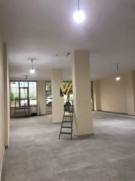 Tirane, jepet me qera ambjent biznesi Kati 0, 157 m² 1.000 € (FRESK)