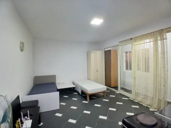 Tirane, jepet me qera apartament 1+1 Kati 1, 30 m² 300 € (Mozaiku I tiranes)