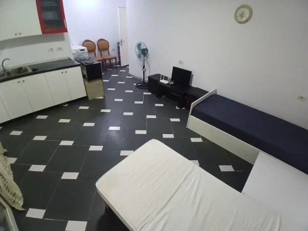 Tirane, jepet me qera apartament 1+1 Kati 1, 30 m² 300 € (Mozaiku I tiranes)