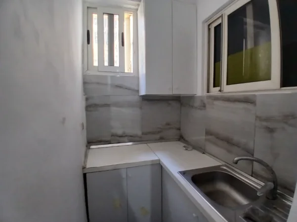 Tirane, jepet me qera apartament 1+1 Kati 1, 30 m² 300 € (Mozaiku I tiranes)