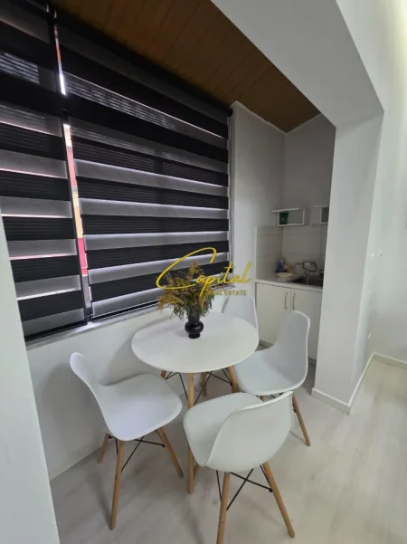 Tirane, jepet me qera zyre Kati 1, 65 m² 500 € (ISH TREGU ELEKTRIK)