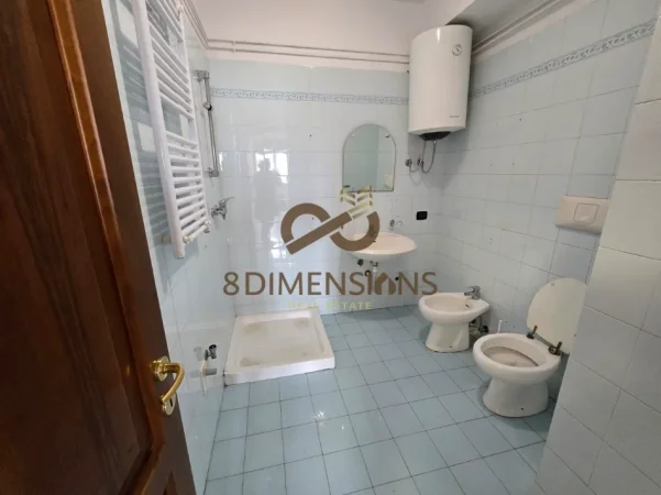 Tirane, jepet me qera zyre Kati 10, 130 m² 1.800 € (qender)