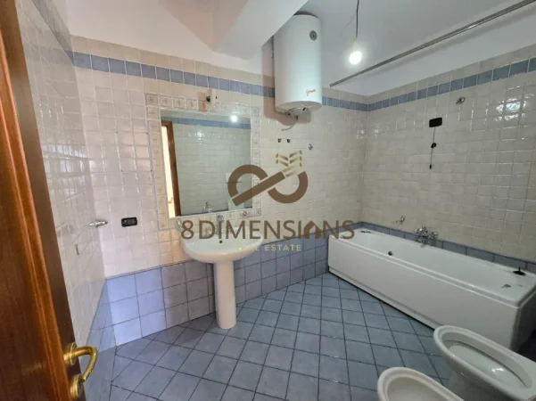 Tirane, jepet me qera zyre Kati 10, 130 m² 1.800 € (qender)
