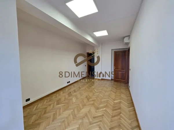 Tirane, jepet me qera zyre Kati 10, 130 m² 1.800 € (qender)