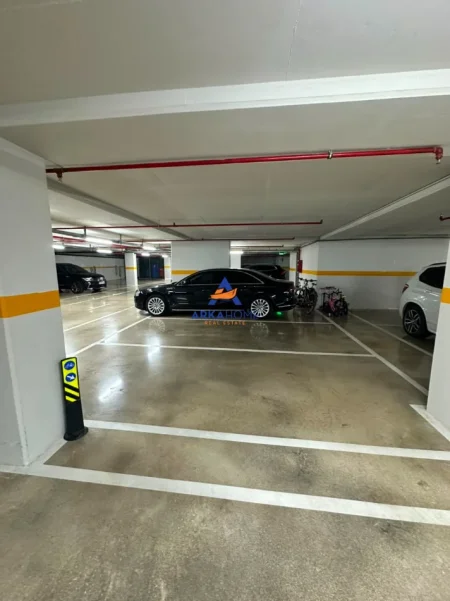 Tirane, jepet me qera ambjent biznesi Kati -2, 200 € (STADIUMI AIR ALBANIA)