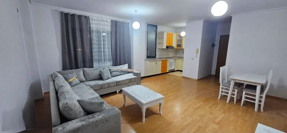 Tirane, jepet me qera apartament 2+1 Kati 3, 115 m² 500 € (Yzberisht)