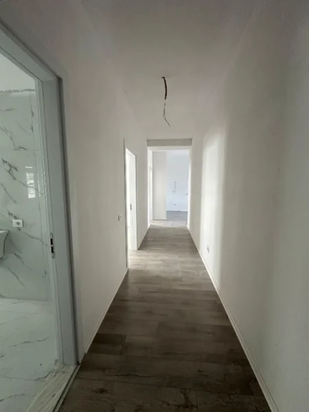 Tirane, shitet apartament 2+1+Ballkon , 101 m² 113.000 € (Rruga "Donald Trump",Kamez)