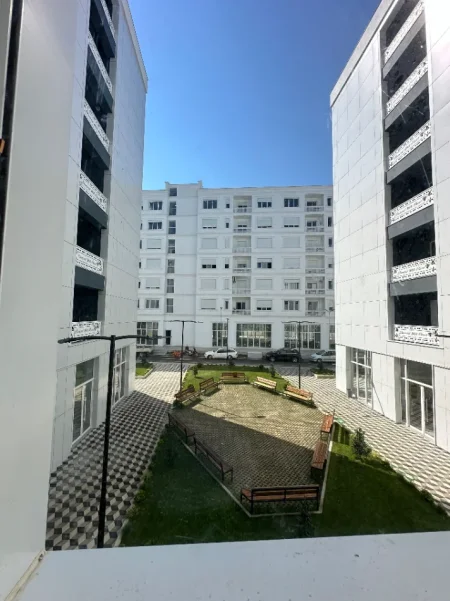 Tirane, shitet apartament 2+1+Ballkon , 101 m² 113.000 € (Rruga "Donald Trump",Kamez)