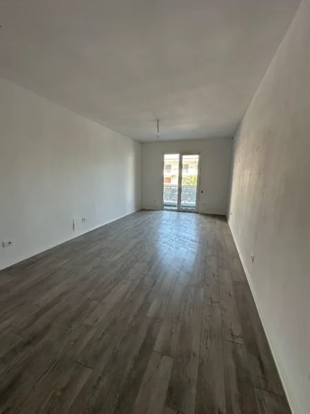Tirane, shitet apartament 2+1+Ballkon , 101 m² 113.000 € (Rruga "Donald Trump",Kamez)