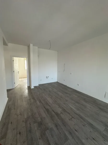 Tirane, shitet apartament 2+1+Ballkon , 101 m² 113.000 € (Rruga "Donald Trump",Kamez)