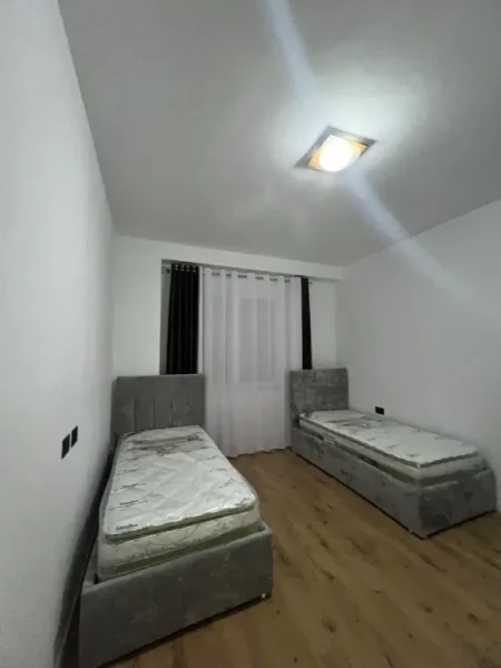 Tirane, jepet me qera apartament 2+1 Kati 3, 118 m² 550 € (Paskuqan)
