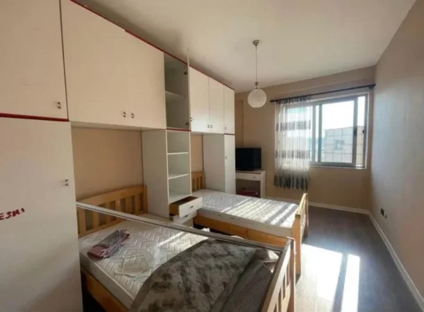 Tirane, jepet me qera apartament 2+1 Kati 10, 100 m² 500 € (Astir)