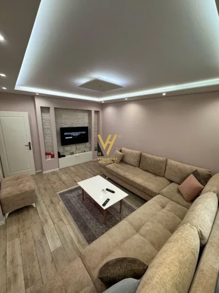 Tirane, jepet me qera apartament 1+1 Kati 4, 65 m² 620 € (21 DHJETORI)