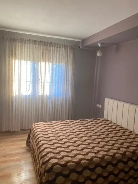Tirane, jepet me qera apartament 1+1 Kati 1, 60 m² 450 € (Rruga Spiro Velko,Ali Demi)