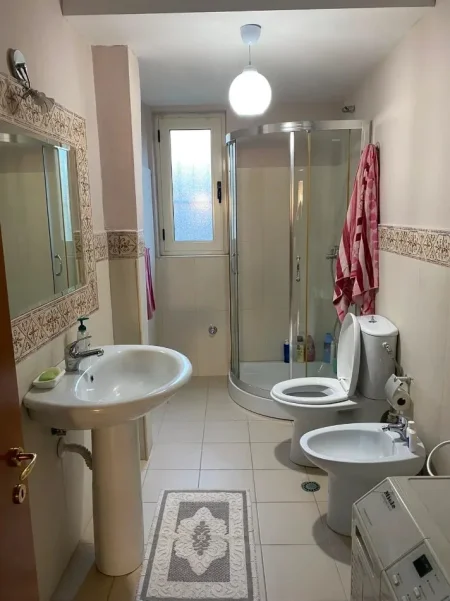 Tirane, jepet me qera apartament 1+1 Kati 1, 60 m² 450 € (Rruga Spiro Velko,Ali Demi)