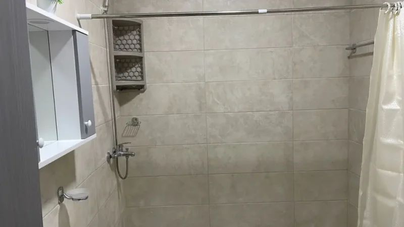 Tirane, jepet me qera apartament 2+1 Kati 5, 100 m² 600 € (Rruga 5 maji, Përballë shkollës “Ardian Klosi”)