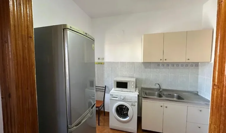 Tirane, jepet me qera apartament 2+1 Kati 4, 78 m² 600 € 