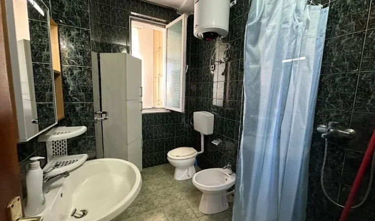Tirane, jepet me qera apartament 2+1 Kati 4, 78 m² 600 € 