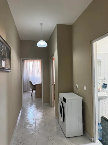 Tirane, jepet me qera apartament 2+1+Ballkon Kati 6, 100 m² 500 € (Rruga e Kavajes)