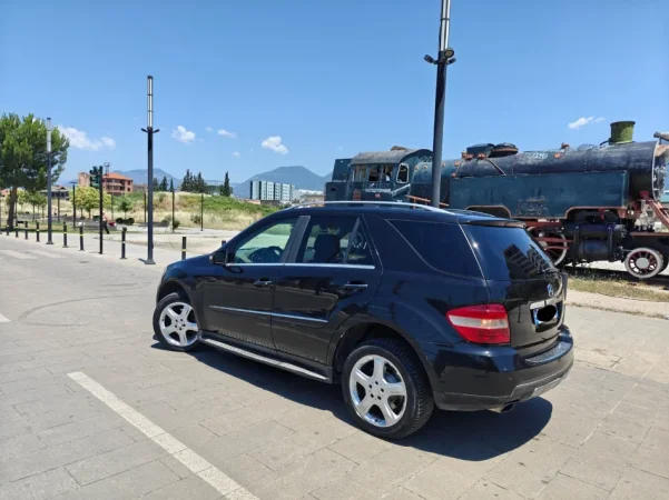 Tirane, shitet SUV Mercedes - Benz Nafte, e zeze automatik Klima 266.000 km 370.000 €