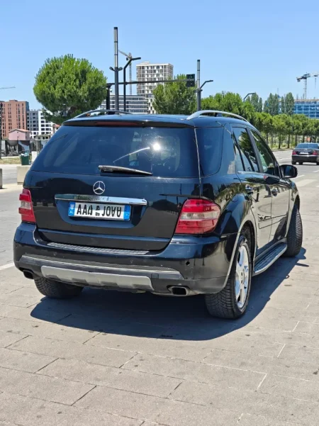Tirane, shitet SUV Mercedes - Benz Nafte, e zeze automatik Klima 266.000 km 370.000 €