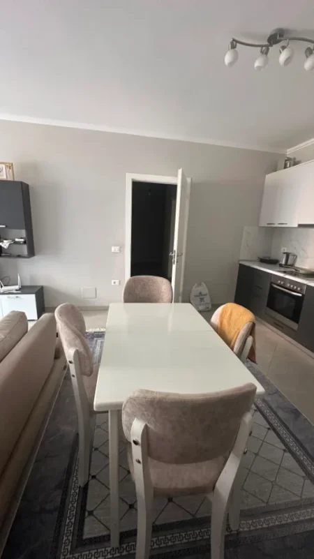 🔥 OKAZION 🏡 Jepet me Qera Apartament 2+1+2 + Ballkon ne Astir tek Vila L,  550 mije leke