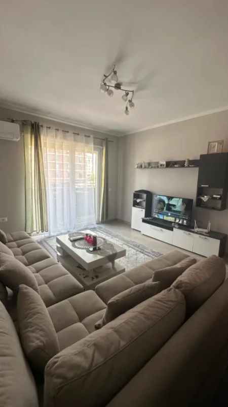 🔥 OKAZION 🏡 Jepet me Qera Apartament 2+1+2 + Ballkon ne Astir tek Vila L,  550 mije leke