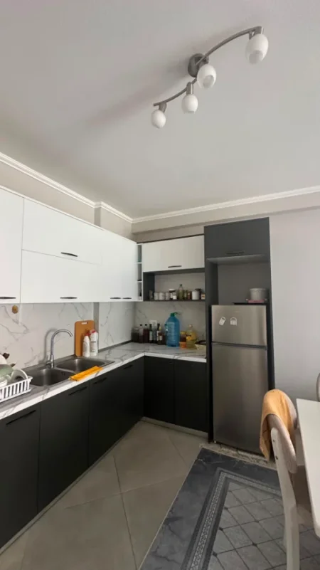🔥 OKAZION 🏡 Jepet me Qera Apartament 2+1+2 + Ballkon ne Astir tek Vila L,  550 mije leke
