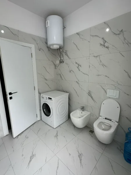 Tirane, jepet me qera apartament 2+1+Ballkon Kati 2, 98 m² 550 € (Rruga demokracia)