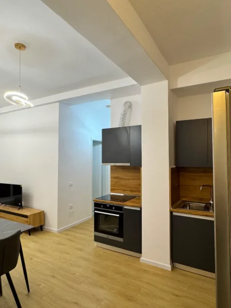 Tirane, jepet me qera apartament 2+1 Kati 2, 530 € (Ali Demi)