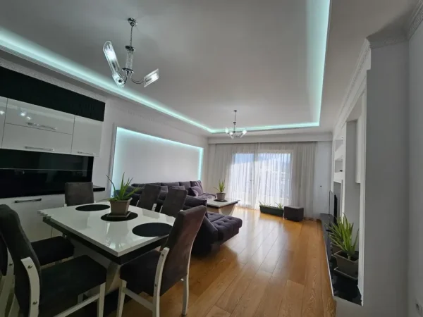 Tirane, jepet me qera apartament 2+1 Kati 3, 120 m² 900 € 