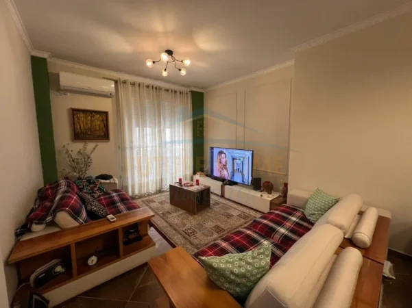 Tirane, shitet apartament 2+1 Kati 2, 106 m² 283.000 € (rruga peti)