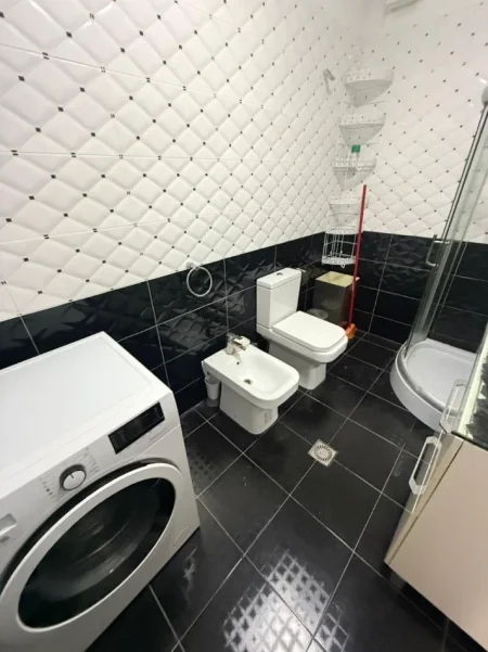 Tirane, jepet me qera apartament 1+1 , 70 m² 450 € (Liqeni thate)
