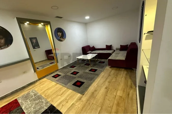 Tirane, jepet me qera apartament 1+1 , 72 m² 476 € (liceu artistik)
