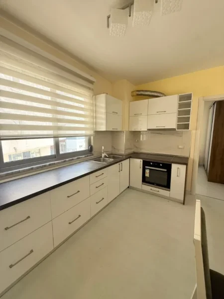 Tirane, jepet me qera apartament 1+1 , 70 m² 450 € (Liqeni thate)