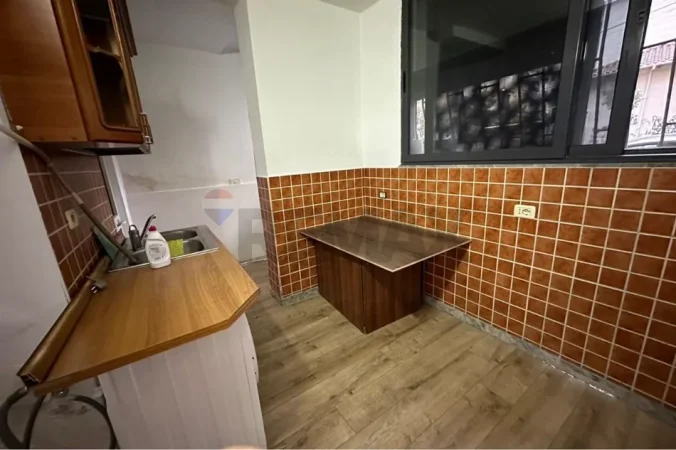 Tirane, jepet me qera apartament 1+1 , 72 m² 476 € (liceu artistik)