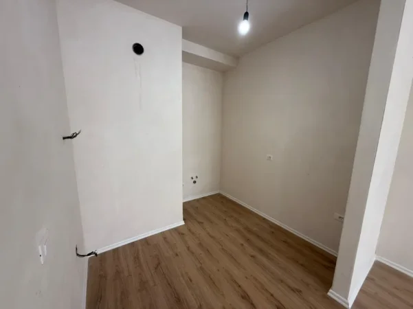 Tirane, shes apartament 3+1+Ballkon Kati 4, 125 m² 375.000 € (Komuna e Parisit)