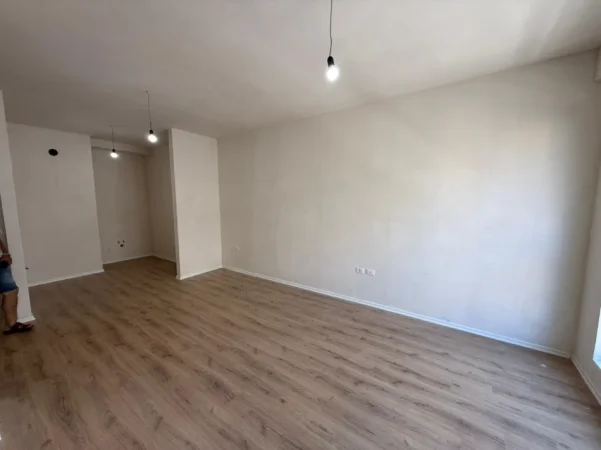 Tirane, shes apartament 3+1+Ballkon Kati 4, 125 m² 375.000 € (Komuna e Parisit)