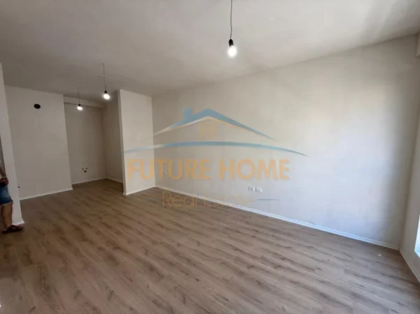 Tirane, shitet apartament 2+1+Aneks+Ballkon Kati 4, 122 m² 375.000 € (BEGA 07 KOMUNA PARISIT)