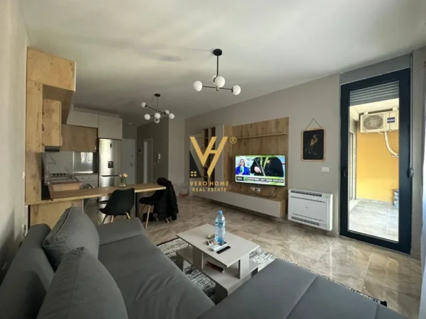 Tirane, jepet me qera apartament 1+1+Ballkon Kati 4, 85 m² 600 € (ALI DEMI)