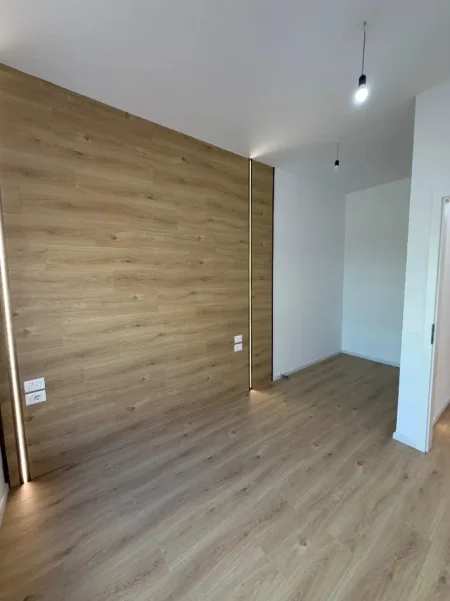 Tirane, jepet me qera apartament 1+1 Kati 0, 60 m² 400 € (Ali Dem, Kompleksi Kadiu.)