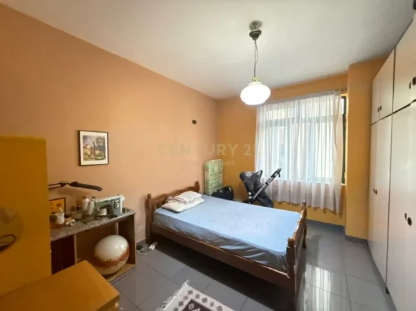 Tirane, jepet me qera apartament 3+1+Ballkon Kati 2, 145 m² 800 € (Rruga Dora D'Istria)